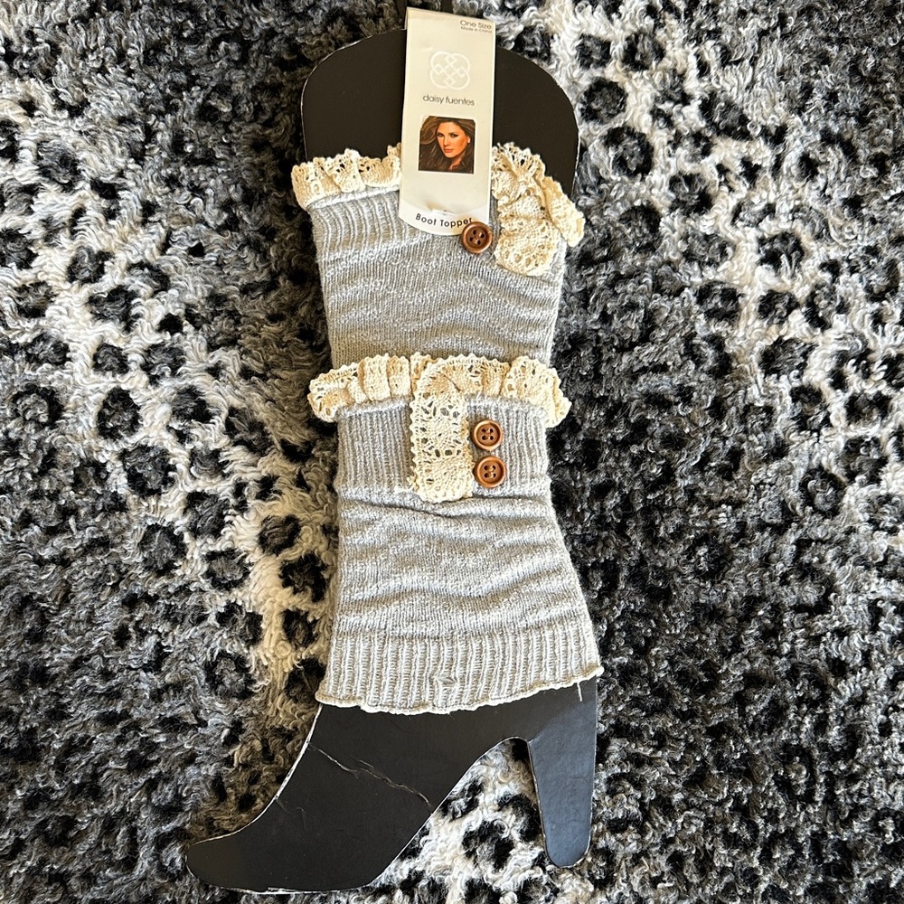 Daisy Fuentes Gray and Cream Boot Toppers